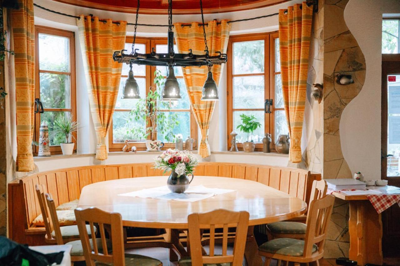 Königsberg in Bayern Herrenschenke-Cafe Eiring מראה חיצוני תמונה